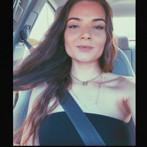 Meet Roxanna, your stylish Companion! - Picture 4 of 10